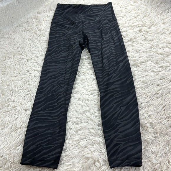 Lululemon Align Crop *21" Le Tigre Camo Deep Coal Multi - Picture 1 of 7